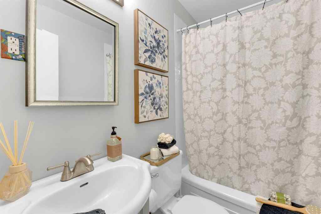 MLS® A2267820 - 3965 38A Avenue  in Eastview Red Deer, Residential