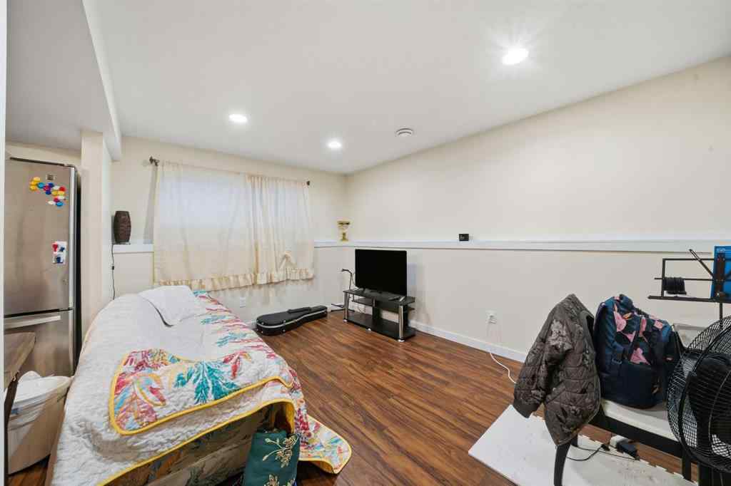 MLS&reg; # A2267826 - 4706 43 Street  in Palo Sylvan Lake, Residential Open Houses