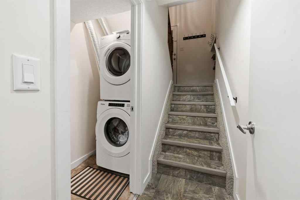 MLS&reg; # A2267826 - 4706 43 Street  in Palo Sylvan Lake, Residential Open Houses