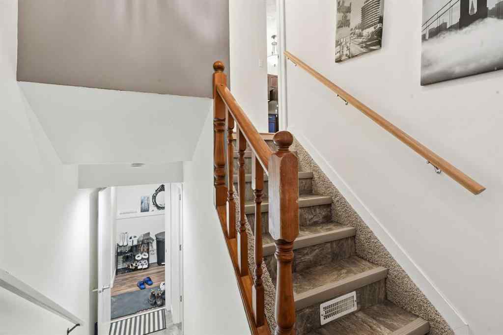 MLS&reg; # A2267826 - 4706 43 Street  in Palo Sylvan Lake, Residential Open Houses