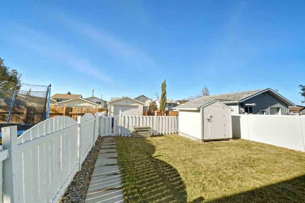 MLS&reg; # A2267826 - 4706 43 Street  in Palo Sylvan Lake, Residential Open Houses