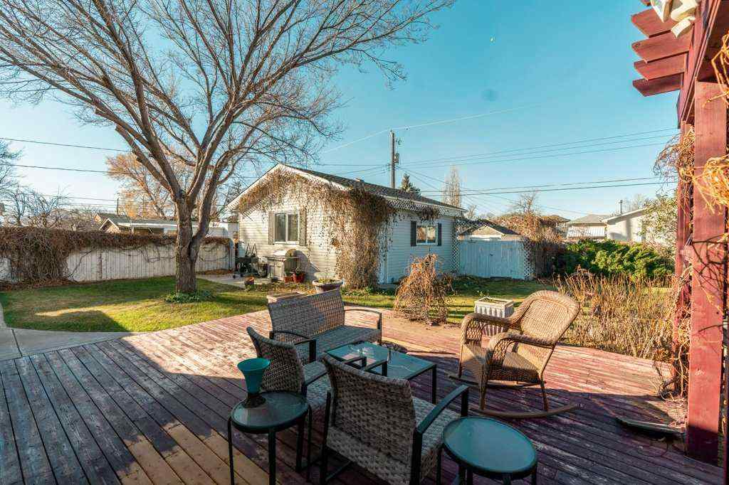 MLS® A2267832 - 1006 9 Street N in Staffordville Lethbridge, Residential