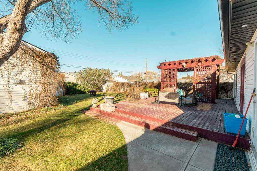 MLS® A2267832 - 1006 9 Street N in Staffordville Lethbridge, Residential