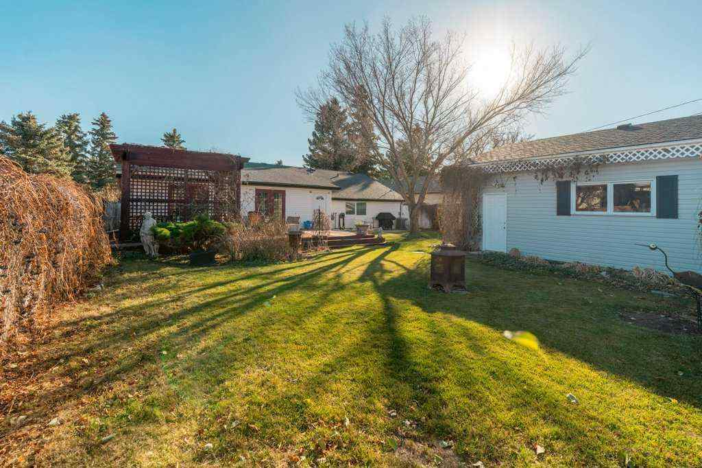 MLS® A2267832 - 1006 9 Street N in Staffordville Lethbridge, Residential