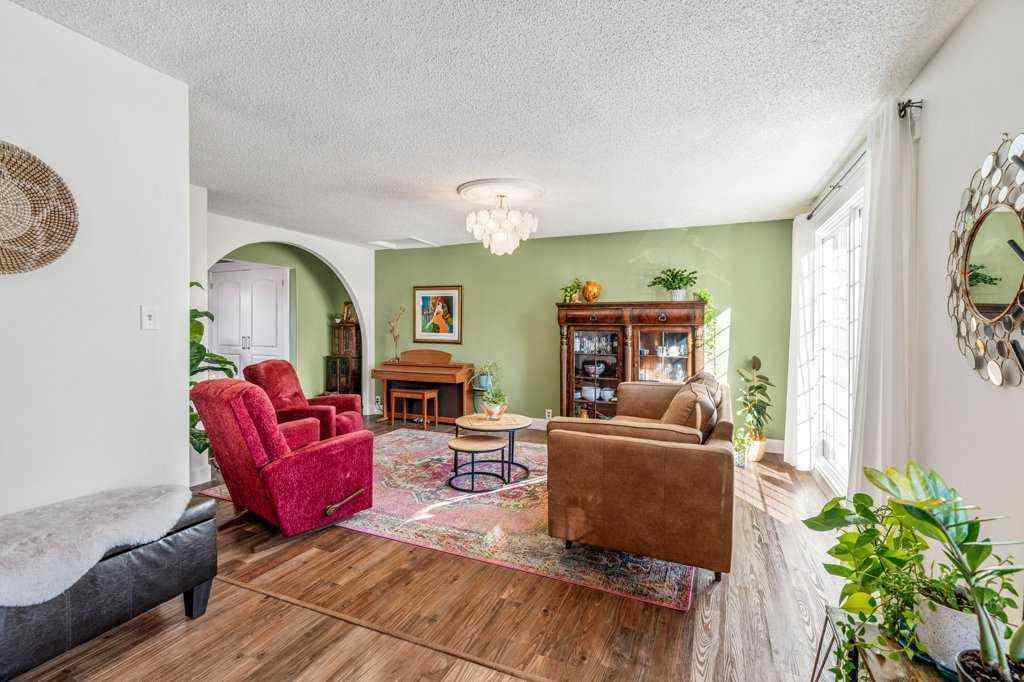 MLS® A2267832 - 1006 9 Street N in Staffordville Lethbridge, Residential