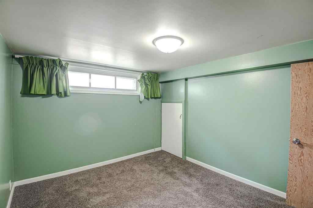 MLS® A2267837 - 6011 Centre Street NW in Thorncliffe Calgary, Residential