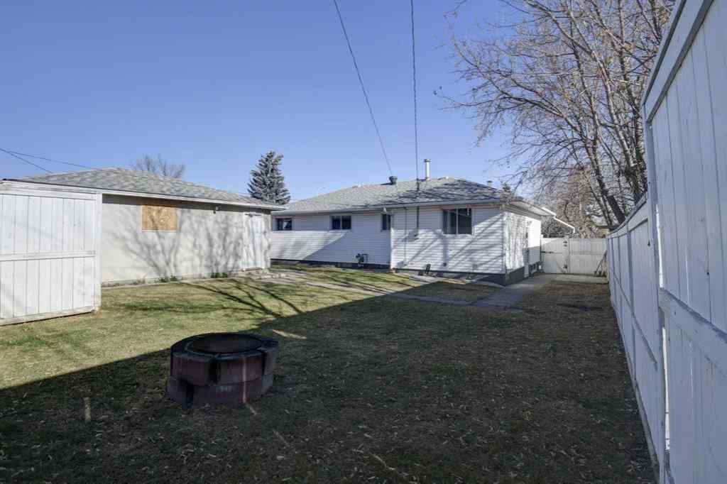 MLS® A2267837 - 6011 Centre Street NW in Thorncliffe Calgary, Residential