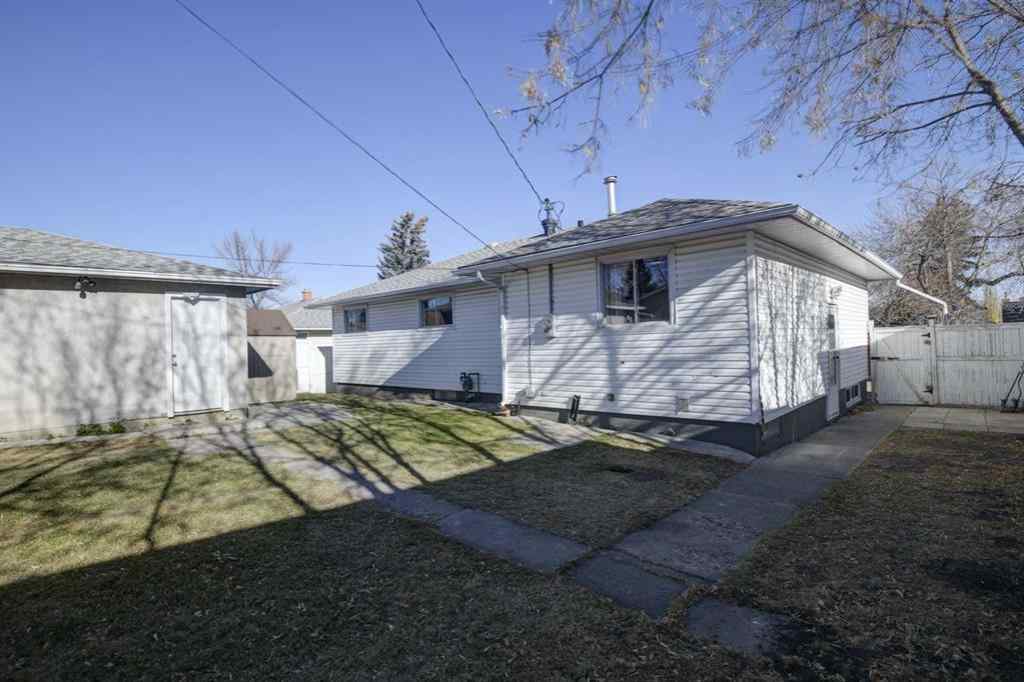 MLS® A2267837 - 6011 Centre Street NW in Thorncliffe Calgary, Residential