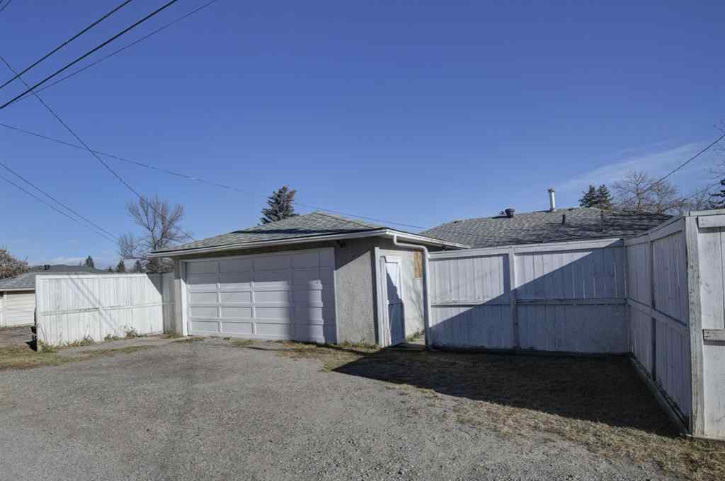 MLS® A2267837 - 6011 Centre Street NW in Thorncliffe Calgary, Residential