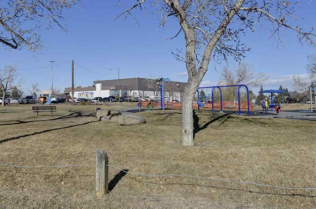 MLS® A2267837 - 6011 Centre Street NW in Thorncliffe Calgary, Residential