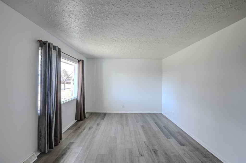 MLS® A2267837 - 6011 Centre Street NW in Thorncliffe Calgary, Residential