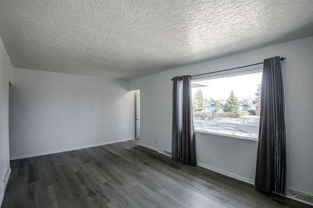MLS® A2267837 - 6011 Centre Street NW in Thorncliffe Calgary, Residential