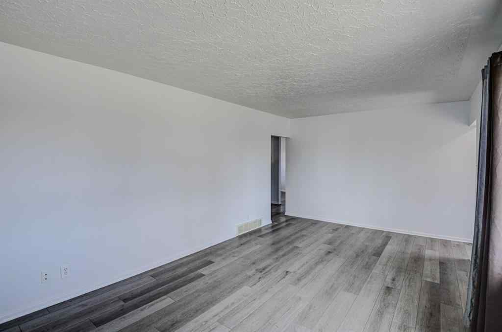 MLS® A2267837 - 6011 Centre Street NW in Thorncliffe Calgary, Residential