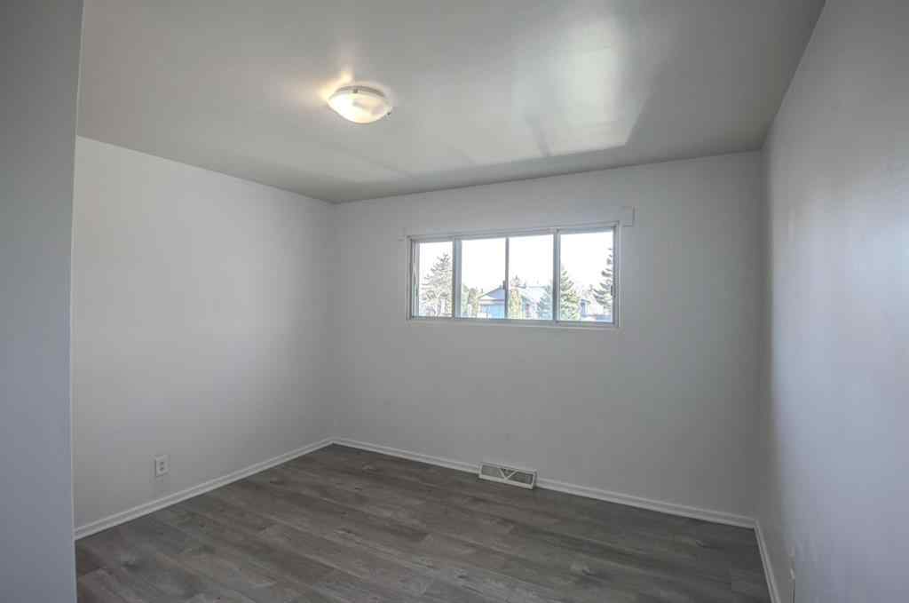 MLS® A2267837 - 6011 Centre Street NW in Thorncliffe Calgary, Residential