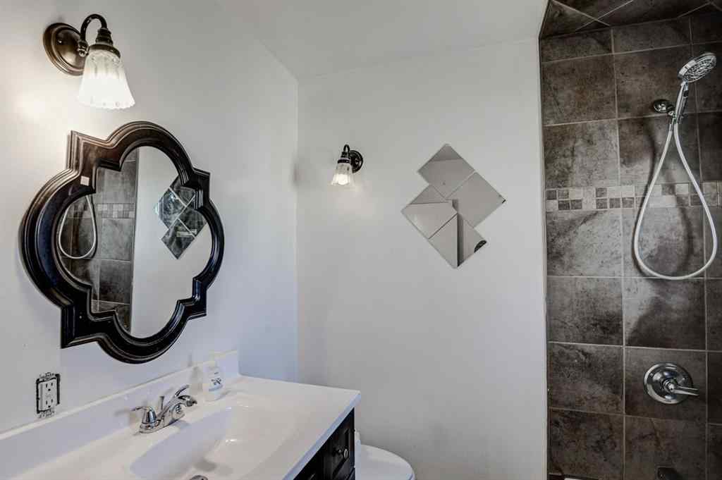 MLS® A2267837 - 6011 Centre Street NW in Thorncliffe Calgary, Residential