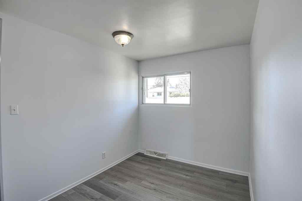 MLS® A2267837 - 6011 Centre Street NW in Thorncliffe Calgary, Residential