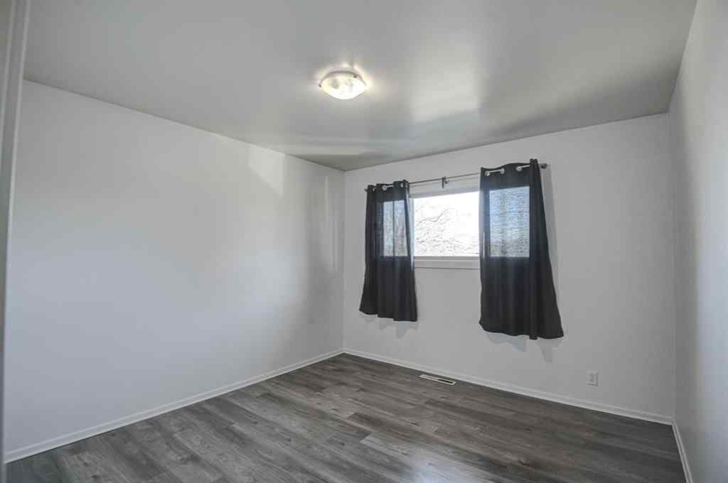 MLS® A2267837 - 6011 Centre Street NW in Thorncliffe Calgary, Residential