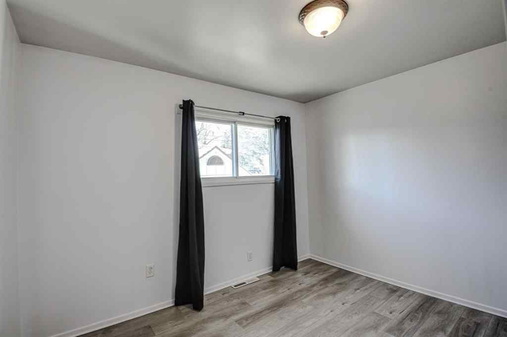 MLS® A2267837 - 6011 Centre Street NW in Thorncliffe Calgary, Residential