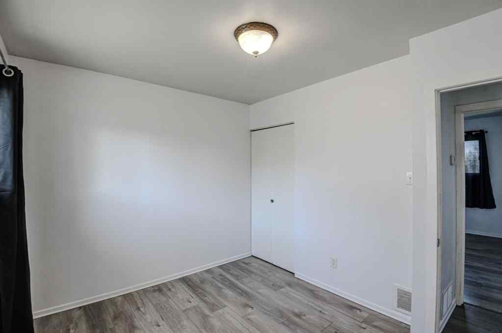 MLS® A2267837 - 6011 Centre Street NW in Thorncliffe Calgary, Residential