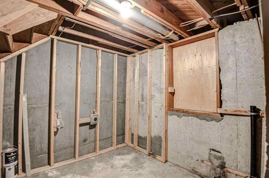 MLS® A2267837 - 6011 Centre Street NW in Thorncliffe Calgary, Residential