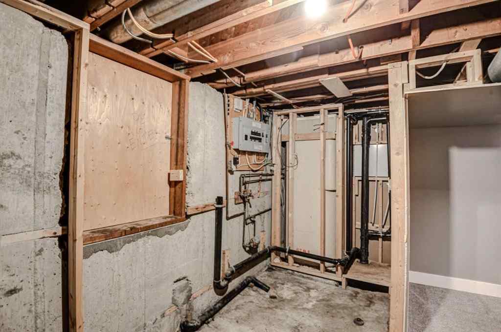 MLS® A2267837 - 6011 Centre Street NW in Thorncliffe Calgary, Residential