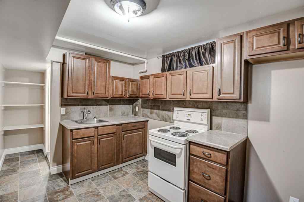 MLS® A2267837 - 6011 Centre Street NW in Thorncliffe Calgary, Residential