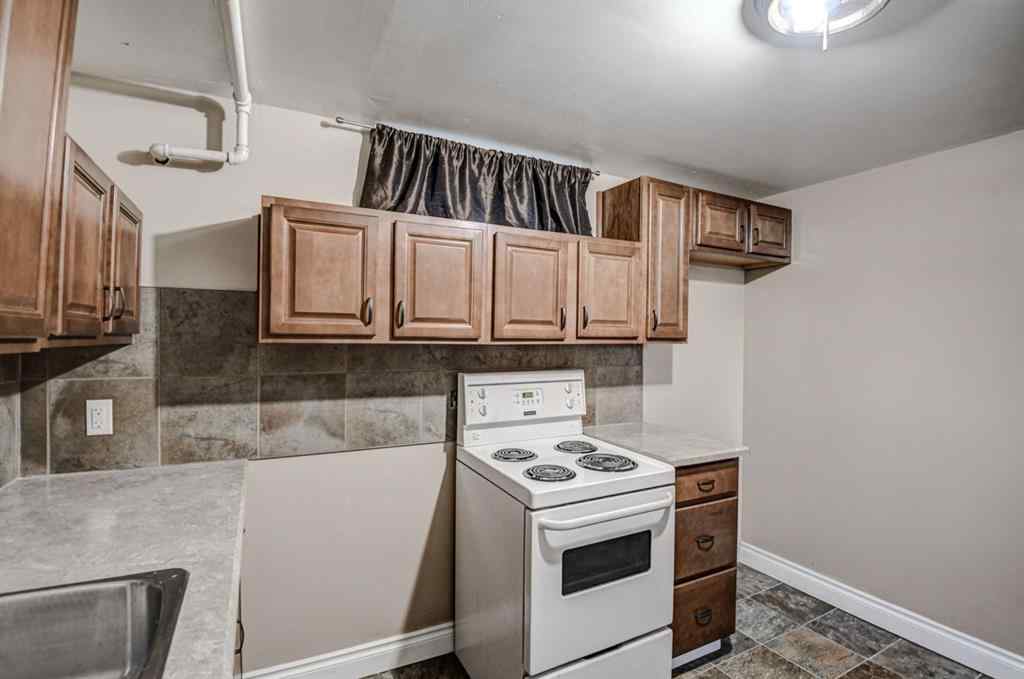 MLS® A2267837 - 6011 Centre Street NW in Thorncliffe Calgary, Residential