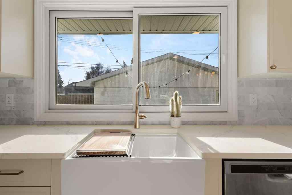 MLS® A2267859 - 4812 Verona Drive NW in Varsity Calgary, Residential