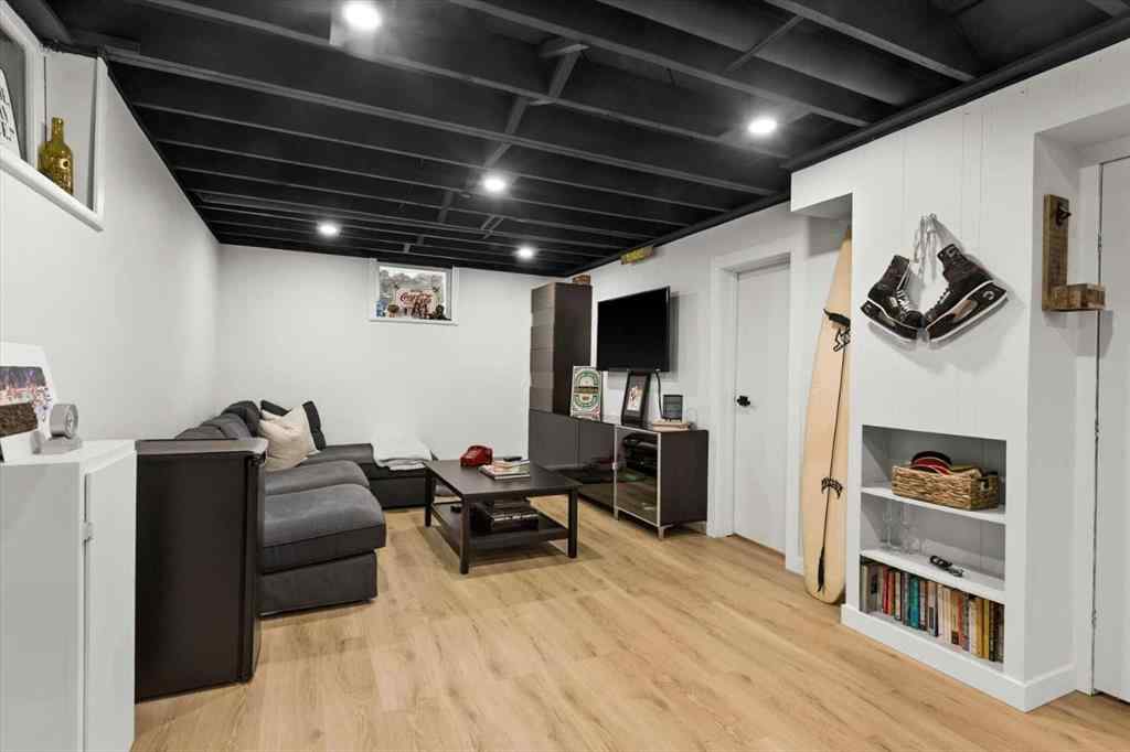 MLS® A2267867 - 5231 Sheldon Place NW in Montgomery Calgary, Residential