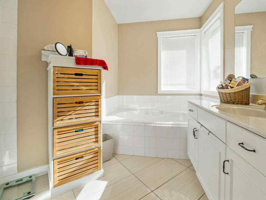 MLS® A2267871 - 425 FAIRMONT Boulevard S in Fairmont Lethbridge, Residential