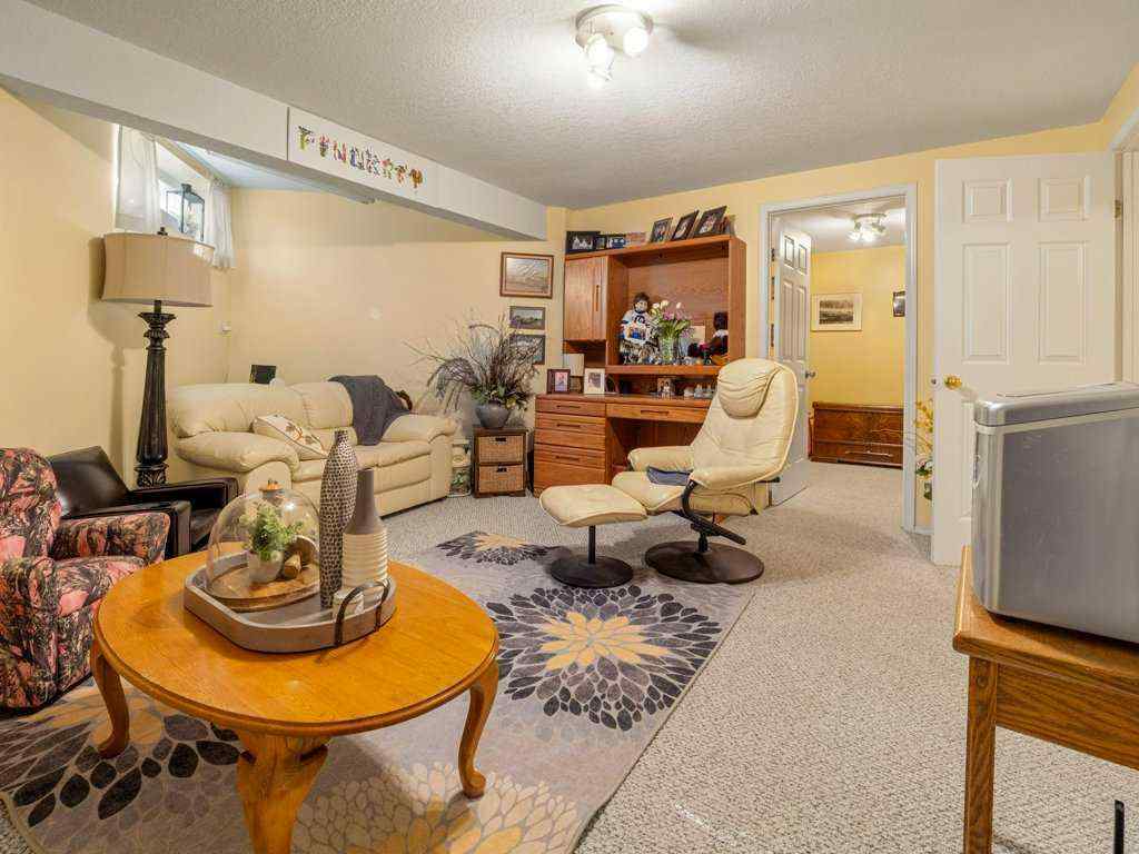 MLS® A2267871 - 425 FAIRMONT Boulevard S in Fairmont Lethbridge, Residential