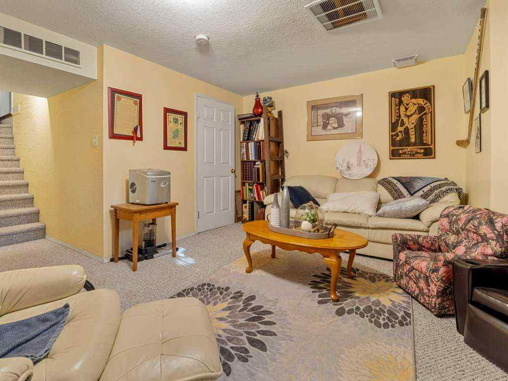 MLS® A2267871 - 425 FAIRMONT Boulevard S in Fairmont Lethbridge, Residential