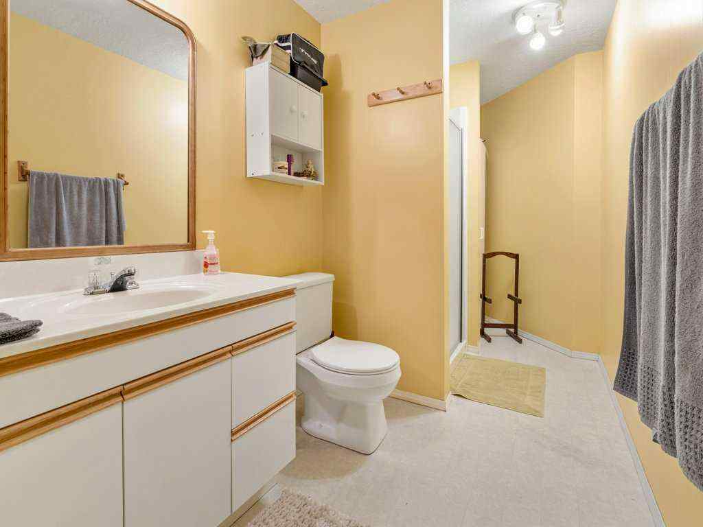 MLS® A2267871 - 425 FAIRMONT Boulevard S in Fairmont Lethbridge, Residential