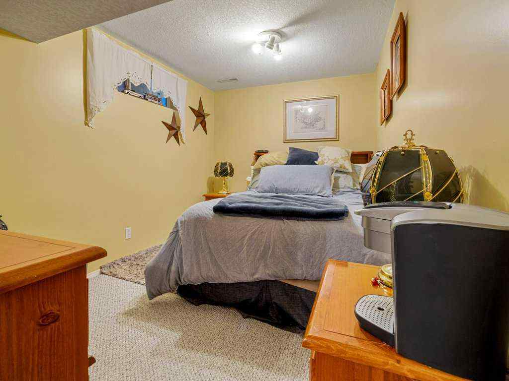 MLS® A2267871 - 425 FAIRMONT Boulevard S in Fairmont Lethbridge, Residential