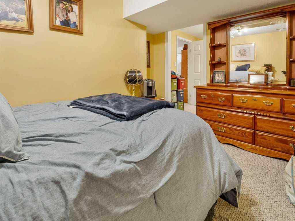 MLS® A2267871 - 425 FAIRMONT Boulevard S in Fairmont Lethbridge, Residential