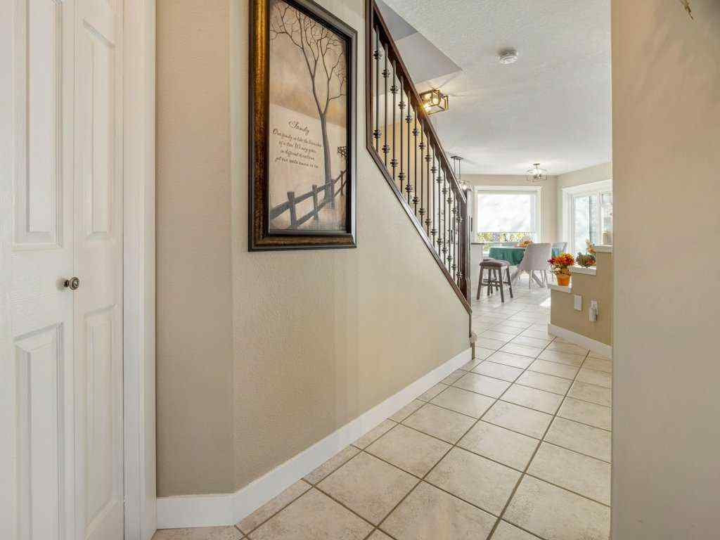 MLS® A2267871 - 425 FAIRMONT Boulevard S in Fairmont Lethbridge, Residential