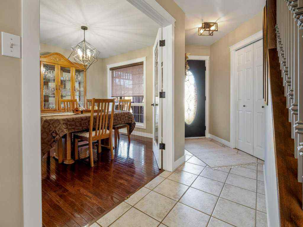 MLS® A2267871 - 425 FAIRMONT Boulevard S in Fairmont Lethbridge, Residential