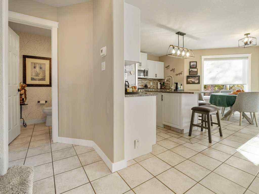 MLS® A2267871 - 425 FAIRMONT Boulevard S in Fairmont Lethbridge, Residential