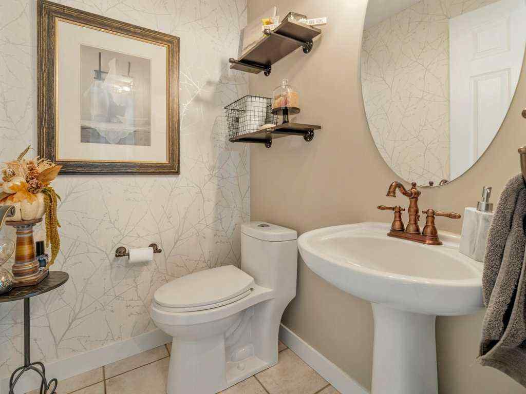 MLS® A2267871 - 425 FAIRMONT Boulevard S in Fairmont Lethbridge, Residential