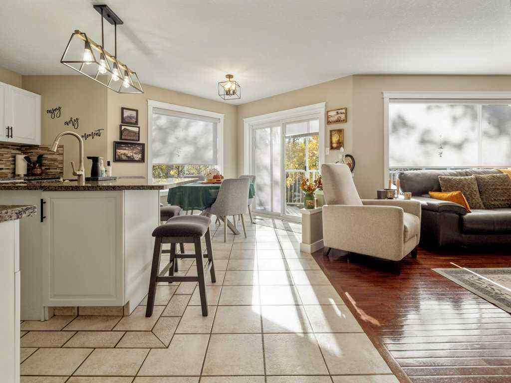 MLS® A2267871 - 425 FAIRMONT Boulevard S in Fairmont Lethbridge, Residential