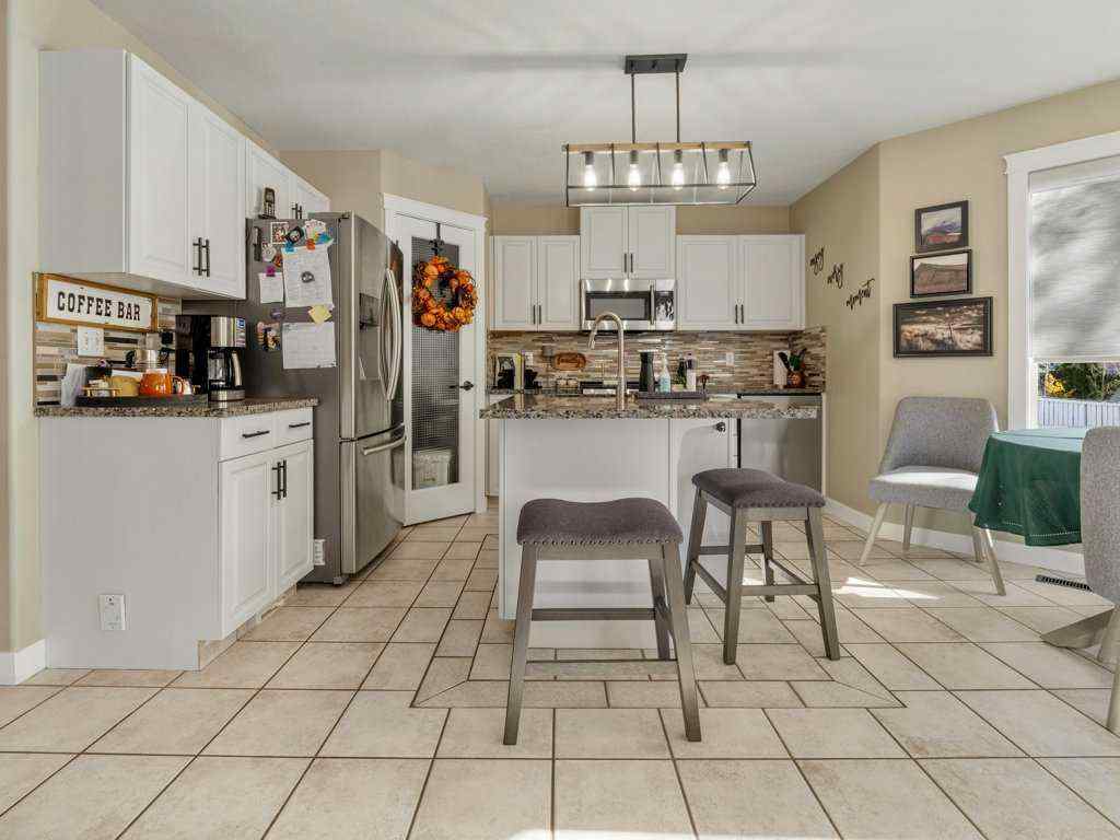 MLS® A2267871 - 425 FAIRMONT Boulevard S in Fairmont Lethbridge, Residential