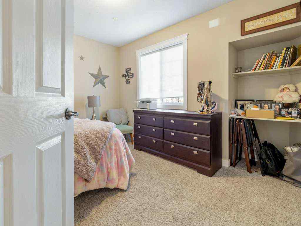 MLS® A2267871 - 425 FAIRMONT Boulevard S in Fairmont Lethbridge, Residential