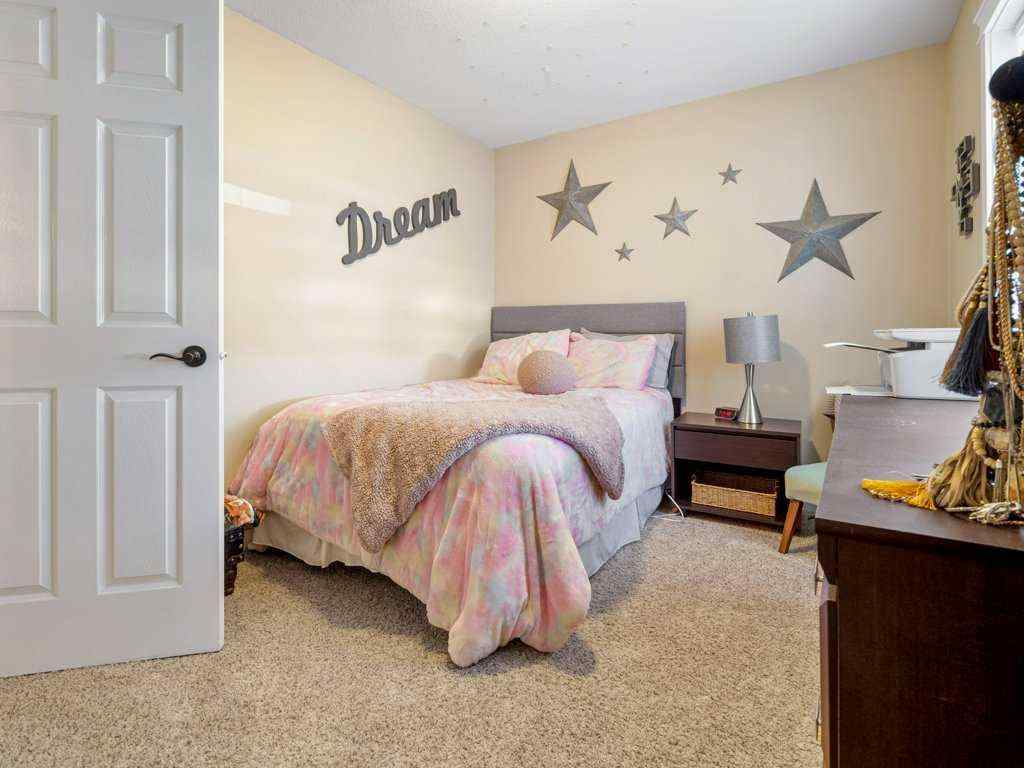 MLS® A2267871 - 425 FAIRMONT Boulevard S in Fairmont Lethbridge, Residential