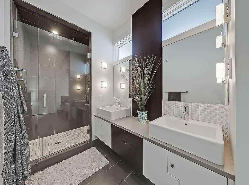 MLS® A2267873 - 2307 3 Avenue NW in West Hillhurst Calgary, Residential