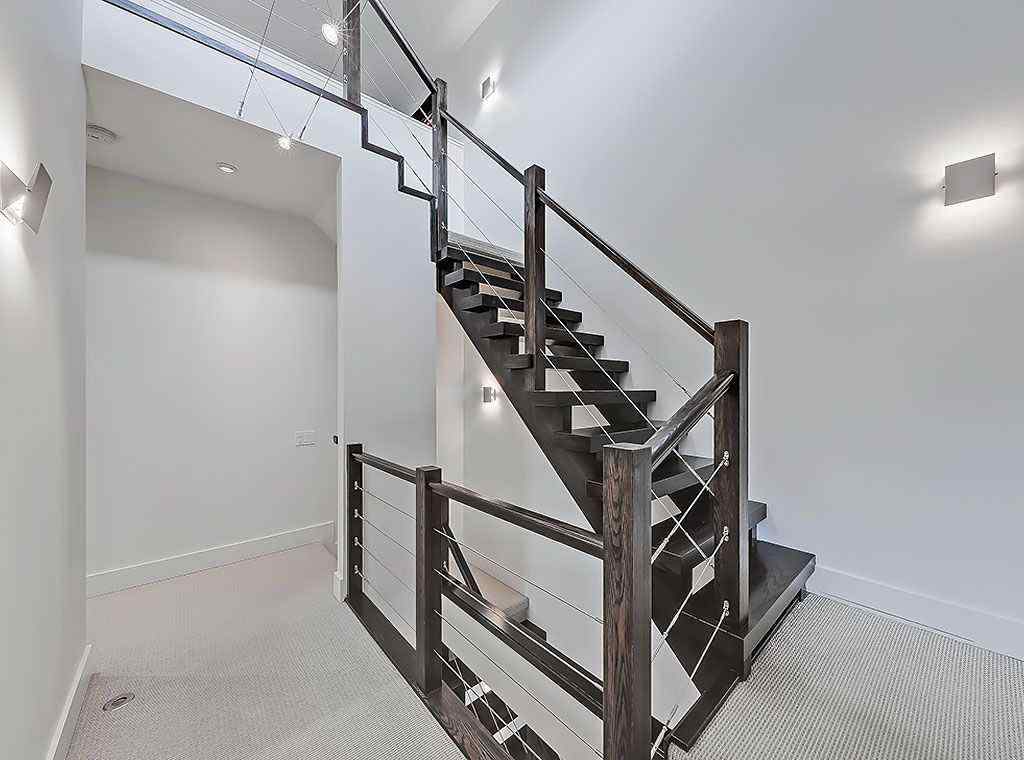 MLS® A2267873 - 2307 3 Avenue NW in West Hillhurst Calgary, Residential