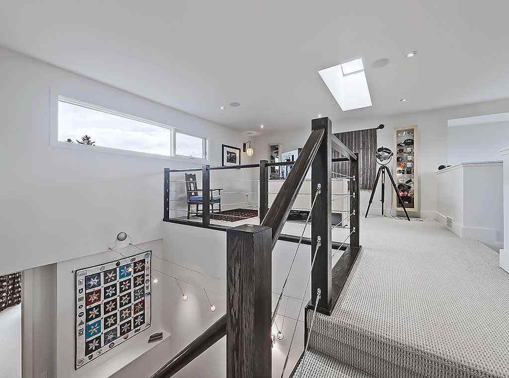 MLS® A2267873 - 2307 3 Avenue NW in West Hillhurst Calgary, Residential