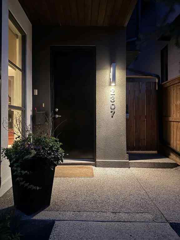 MLS® A2267873 - 2307 3 Avenue NW in West Hillhurst Calgary, Residential