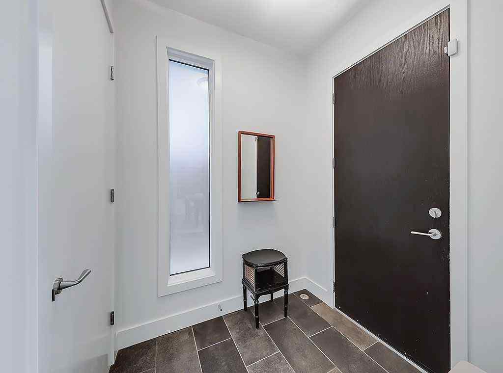 MLS® A2267873 - 2307 3 Avenue NW in West Hillhurst Calgary, Residential