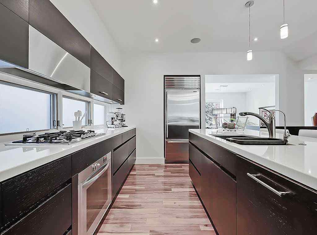 MLS® A2267873 - 2307 3 Avenue NW in West Hillhurst Calgary, Residential