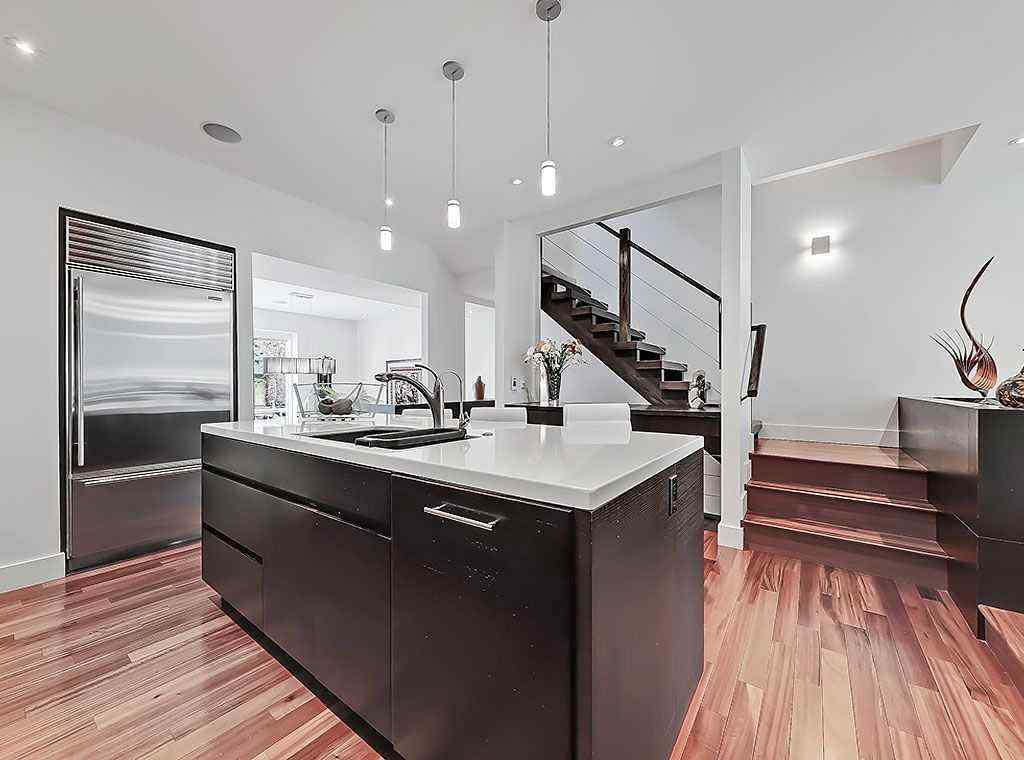 MLS® A2267873 - 2307 3 Avenue NW in West Hillhurst Calgary, Residential